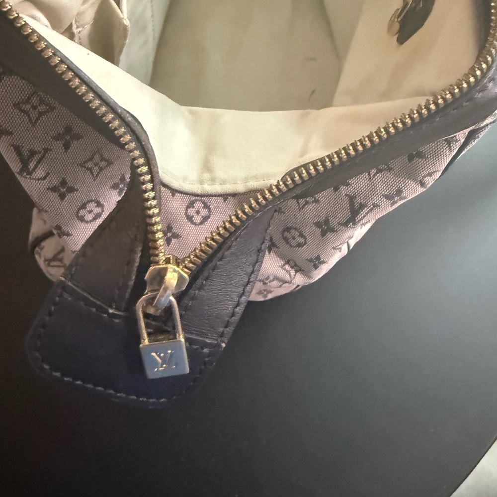 Louis Vuitton Beige Monogram Canvas Shoulder Bag with Black Trim - Picture 11 of 14